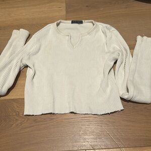 brandy melville cream, cropped sweater. perfect for fall festivities.